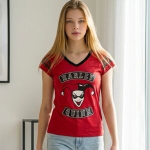 EUC DC Comics Women’s Teens Red  V Neck Graphic Tee Shirt Harley Quinn - Size L